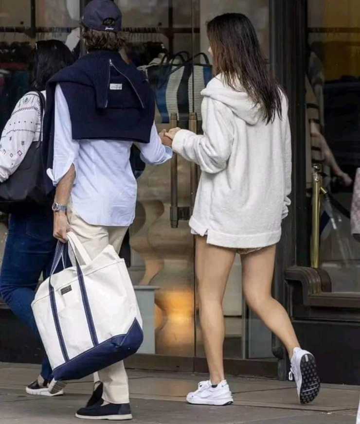 British Beauty Emma Raducanu Spotted Hand In Hand With An Italian Guy!
